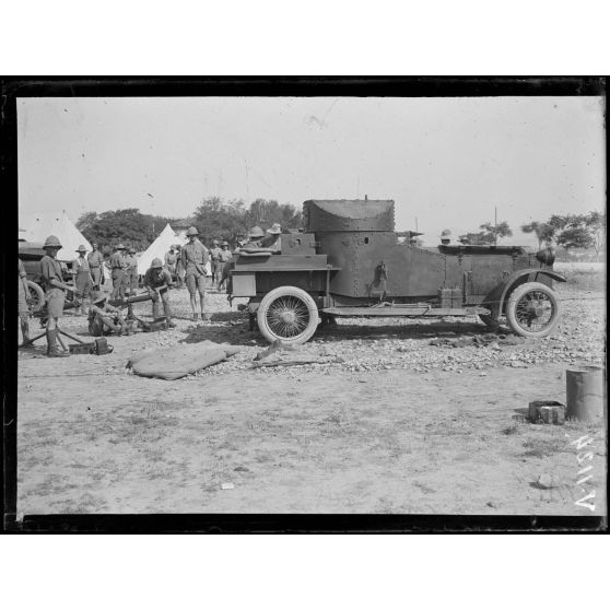 Près Salonique. Automitrailleuse anglaise. [légende d'origine]