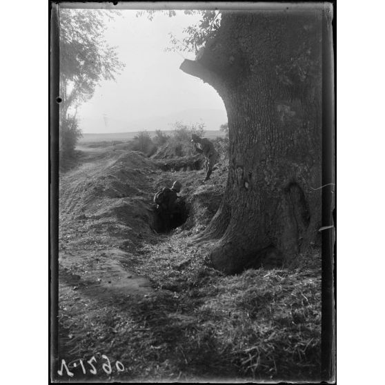 Près Boresnica. Un abri. [légende d'origine]