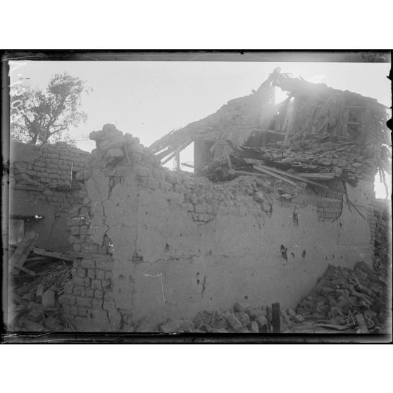 Petorak. Effet de bombardement français. [légende d'origine]