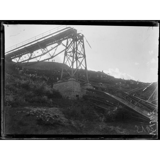 Eksisu. Le viaduc détruit par les Bulgares pour couvrir leur retraite. [légende d'origine]