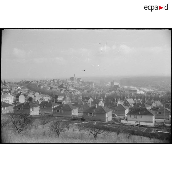 Vue d'ensemble de la ville et de la campagne environnante. [légende d'origine]