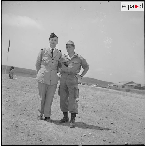 Portrait de deux soldats. [légende d'origine]