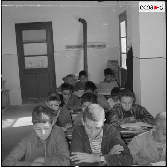 [Elèves de l'école du centre de Saïda en étude.]