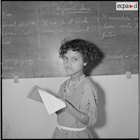 [Portrait d'une jeune élève de l'école du centre de Saïda.]