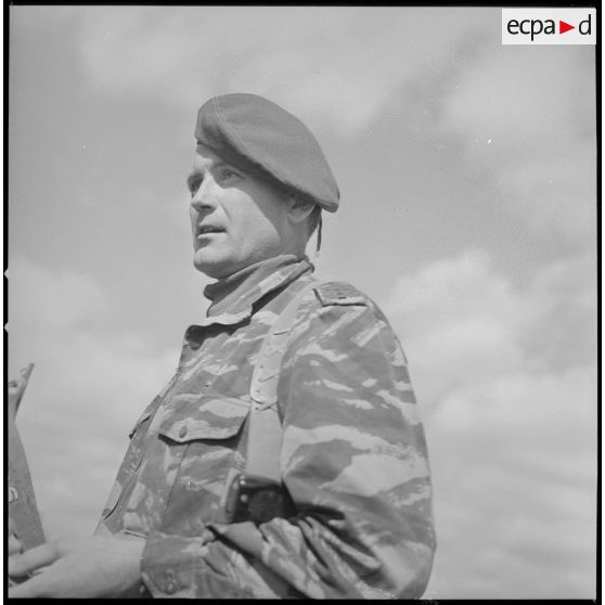 [Opération avec le commando Georges dans le secteur de Fenouane, près de la ferme Garrigues. Portrait du capitaine Georges Grillot commandant le commando Georges.]