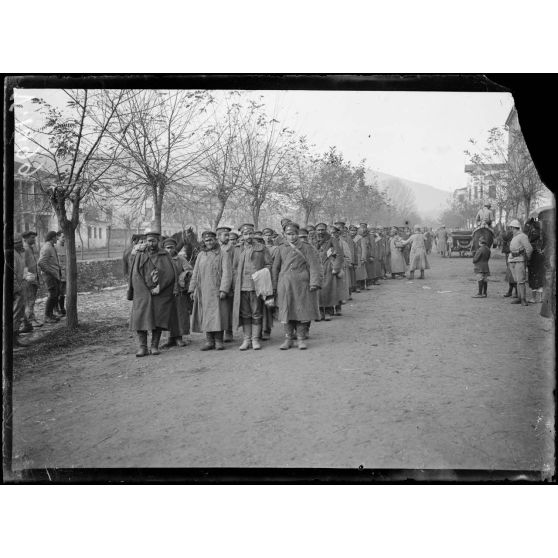 Monastir. Prisonniers bulgares. [légende d'origine]