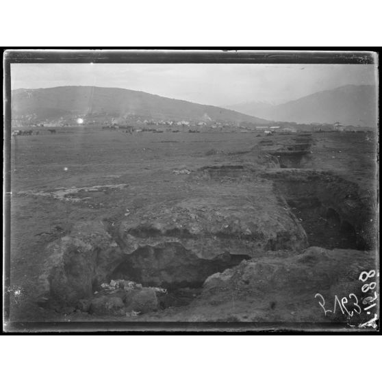 Brod. Vue des tranchées bulgares près Brod après le bombardement. [légende d'origine]