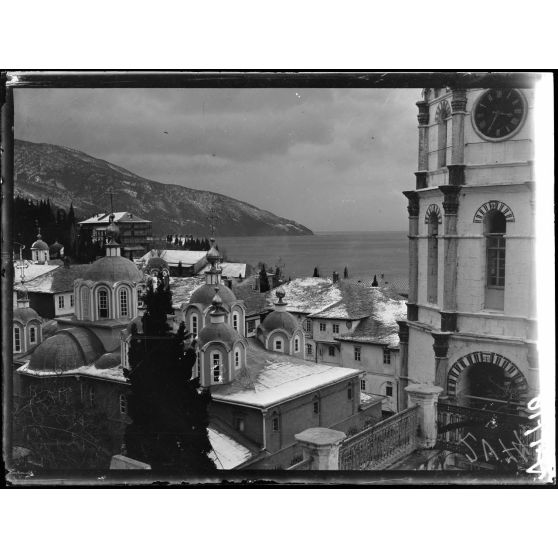 Mont-Athos. Le couvent de Saint-Panteleimon. [légende d'origine]