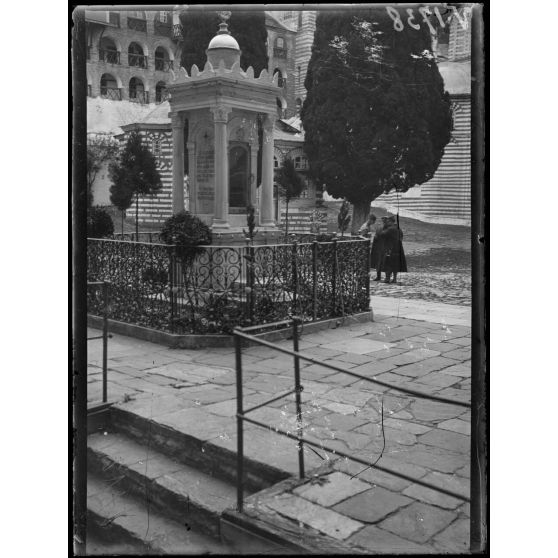 Mont-Athos. Zographou. Intérieur du monastère bulgare. [légende d'origine]