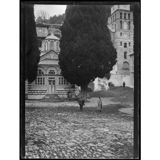 Monastère de Zographou. Cour d'honneur et chapelle. [légende d'origine]