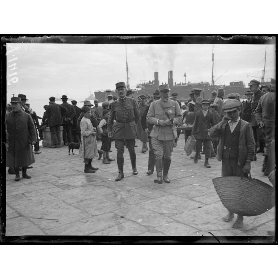 Salonique. Arrivée du général Roques, ministre de la guerre. [légende d'origine]