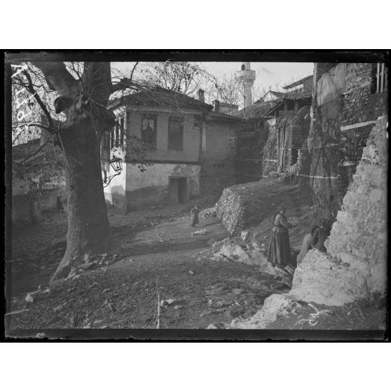 Salonique. Fontaine dans le quartier turc. [légende d'origine]