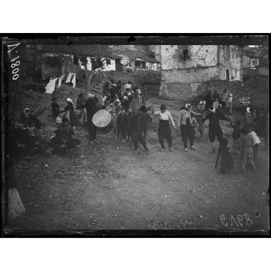 Salonique. Danses grecques. [légende d'origine]