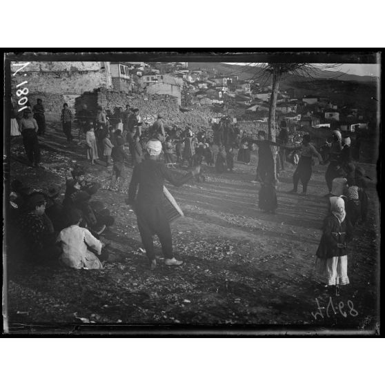 Salonique. Danses grecques. [légende d'origine]