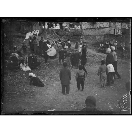 Salonique. Danses grecques. [légende d'origine]