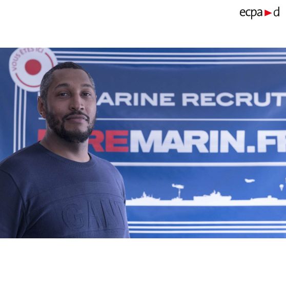 Portrait de monsieur Boris Diaw, joueur international de basket-ball et capitaine de l'équipe de France, au CIRFA Marine de Paris.