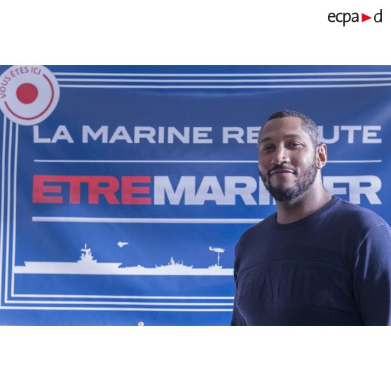 Portrait de monsieur Boris Diaw, joueur international de basket-ball et capitaine de l'équipe de France, au CIRFA Marine de Paris.