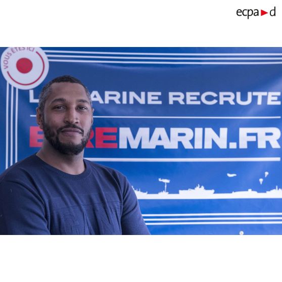 Portrait de monsieur Boris Diaw, joueur international de basket-ball et capitaine de l'équipe de France, au CIRFA Marine de Paris.