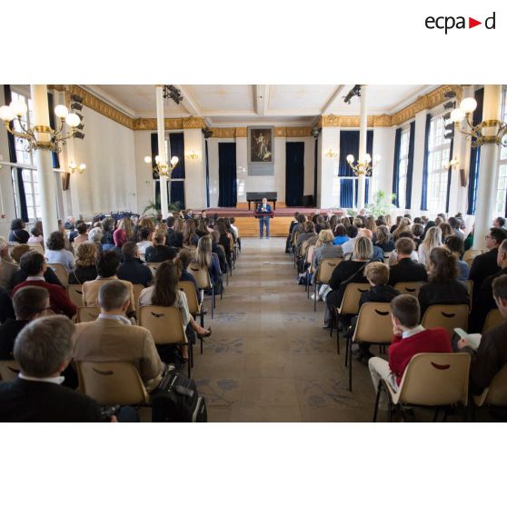 Intervention de monsieur Franck Sudon, trésorier de la Défense de la langue française, lors de la remise des prix du Plumier d'or au pavillon de musique de la Maison d'éducation de la Légion d'honneur à Saint-Denis.