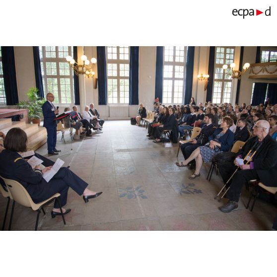 Intervention de monsieur Franck Sudon, trésorier de la Défense de la langue française, lors de la remise des prix du Plumier d'or au pavillon de musique de la Maison d'éducation de la Légion d'honneur à Saint-Denis.