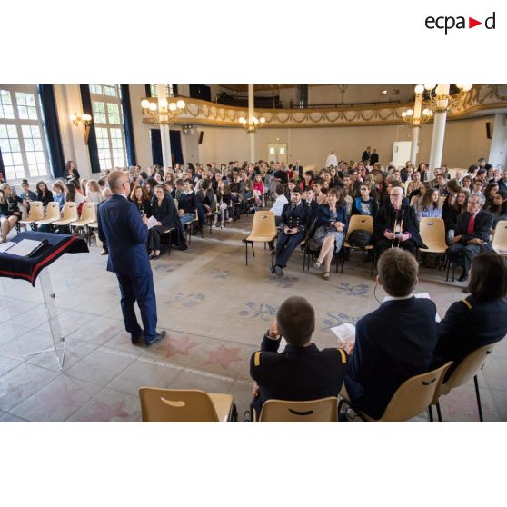 Intervention de monsieur Franck Sudon, trésorier de la Défense de la langue française, lors de la remise des prix du Plumier d'or au pavillon de musique de la Maison d'éducation de la Légion d'honneur à Saint-Denis.