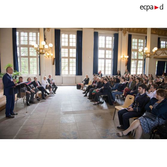 Intervention de monsieur Franck Sudon, trésorier de la Défense de la langue française, lors de la remise des prix du Plumier d'or au pavillon de musique de la Maison d'éducation de la Légion d'honneur à Saint-Denis.