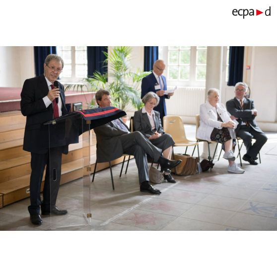 Intervention de monsieur Jean Pruvost, lexicologue, lors de la remise des prix du Plumier d'or au pavillon de musique de la Maison d'éducation de la Légion d'honneur à Saint-Denis.