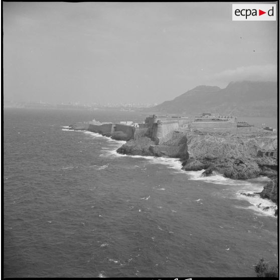 [Vue sur le Fort Lamoune.]