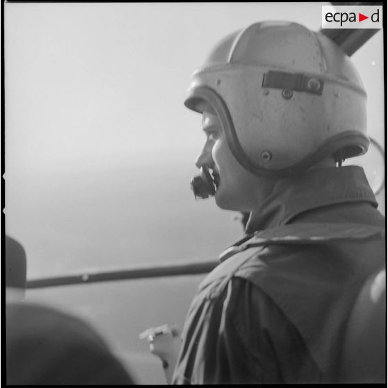 [Portrait d'un pilote de l'aviation légère de l'Armée de Terre (ALAT).]