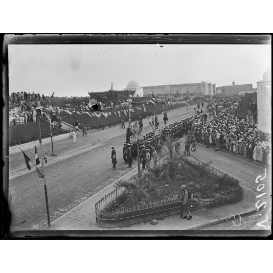 Rabat. 14 juillet. Revue passée par le général Lyautey. [légende d'origine]