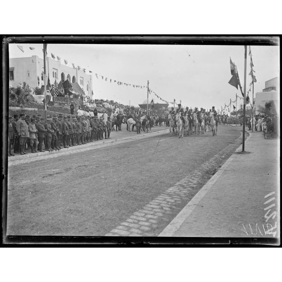 Rabat. Le défilé. [légende d'origine]