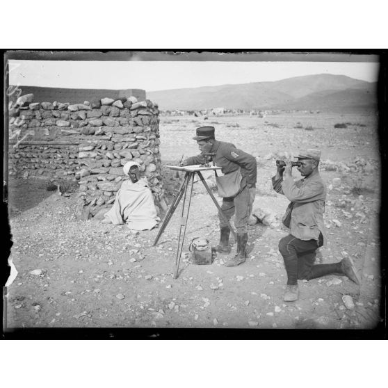 Tafagourt, Haute-Moulouya. La section topographique relevant la chaîne du Grand Atlas. [légende d'origine]