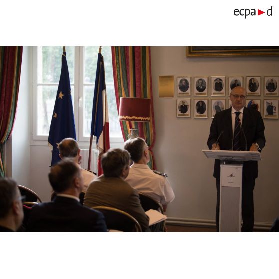 Intervention d'un membre du personnel civil lors de la remise des travaux des groupes Alidade.