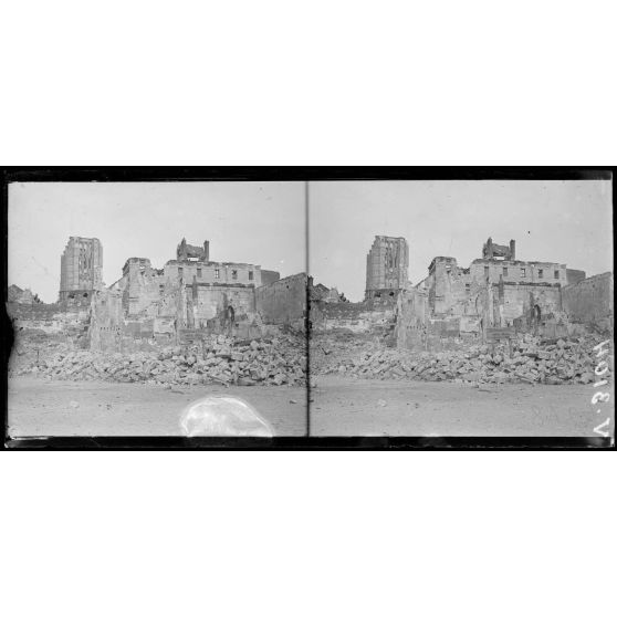 Noyon, Oise, la cathédrale. [légende d'origine]