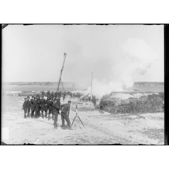 Artillerie - Les manœuvres, exercices en plein air. [légende d'origine]