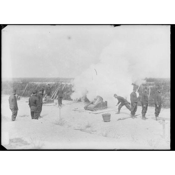 Artillerie - Les tirs au mortier d'artillerie. [légende d'origine]