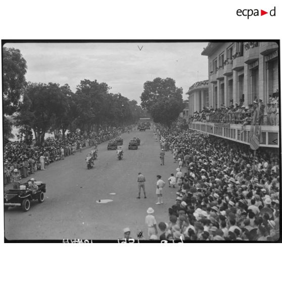 Défilé motorisé du 14 juillet 1951 à Hanoï.