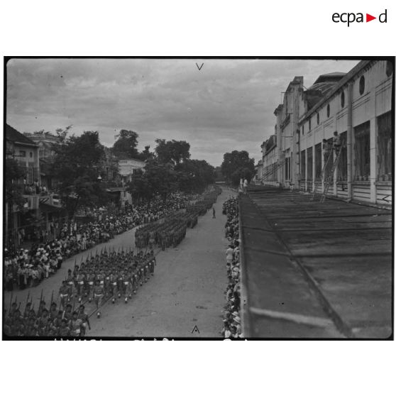 Défilé des troupes le 14 juillet 1951 à Hanoï.