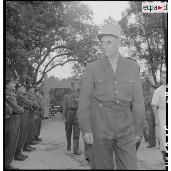 Arrivée du général de Linarès à l'hôpital Lanessan à Hanoï.