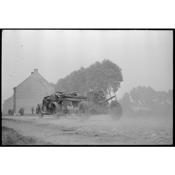 En Belgique, entre Mons et Valenciennes, les éléments allemands du 469 I.R (Infanterie.Regiment) progressent vers Thulin.