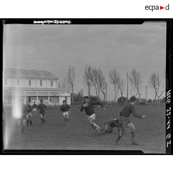 Finale de rugby opposant le 45e RTRs (45e régiment de transmissions) au 13e  RTS (13e régiment de tirailleurs sénégalais) à l'Atelier industriel de l'Air de Maison-Blanche.