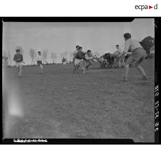 Finale de championnat de rugby de la 10e RM entre le 45e régiment de transmissions (RTrs) d'Alger et le 3e régiment de zouaves (RZ) de Bougie.