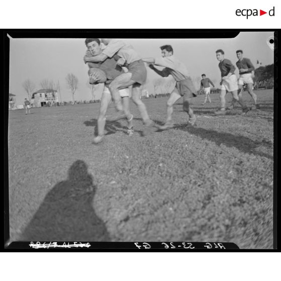 Finale de championnat de rugby de la 10e RM entre le 45e régiment de transmissions (RTrs) d'Alger et le 3e régiment de zouaves (RZ) de Bougie.