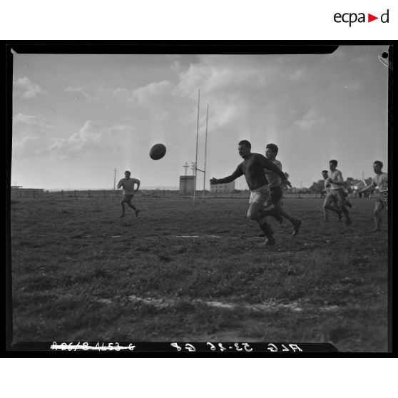 Finale de championnat de rugby de la 10e RM entre le 45e régiment de transmissions (RTrs) d'Alger et le 3e régiment de zouaves (RZ) de Bougie.