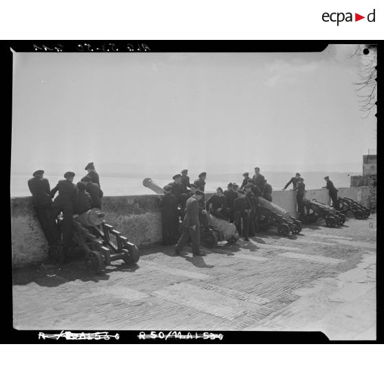 Voyage et visite d'élèves des écoles préparatoires militaires de France et de Koléa en Algérie.