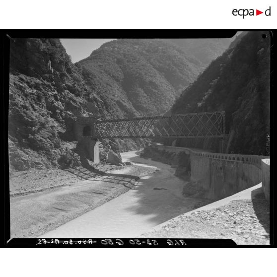 Visite de cascade pour des élèves des écoles préparatoires militaires de France et de Koléa en Algérie.