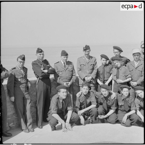 Voyage d'élèves des écoles préparatoires militaires de France et de Koléa sur le littoral algérien.