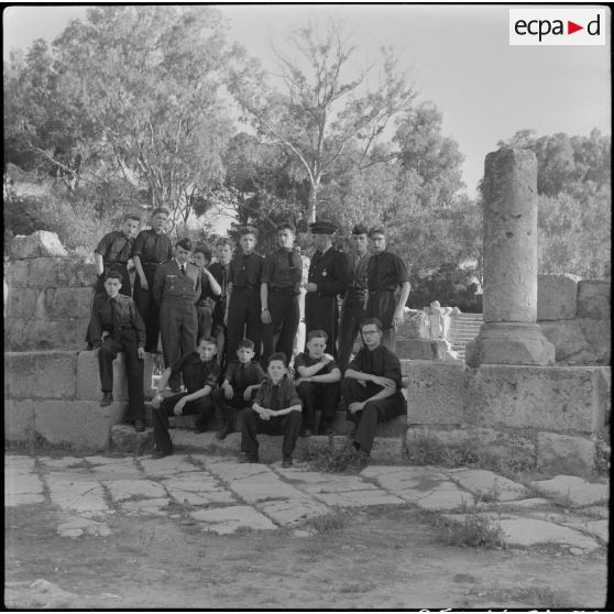 Voyage et visite d'élèves des écoles préparatoires militaires de France et de Koléa en Algérie.