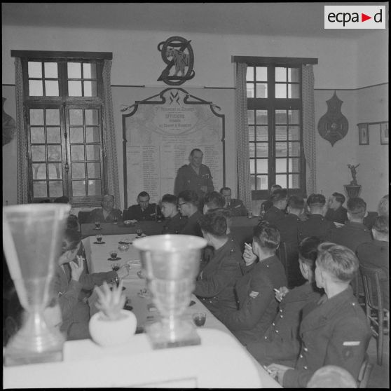 Voyage et visite d'élèves des écoles préparatoires militaires de France et de Koléa en Algérie.