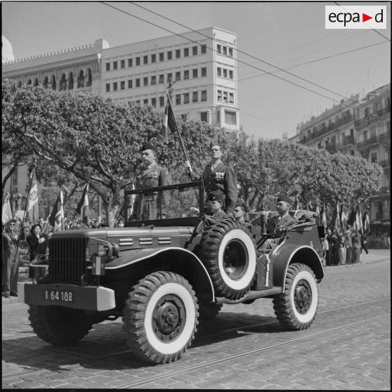 Défilé lors des commémorations du 8 mai 1945 à Alger.